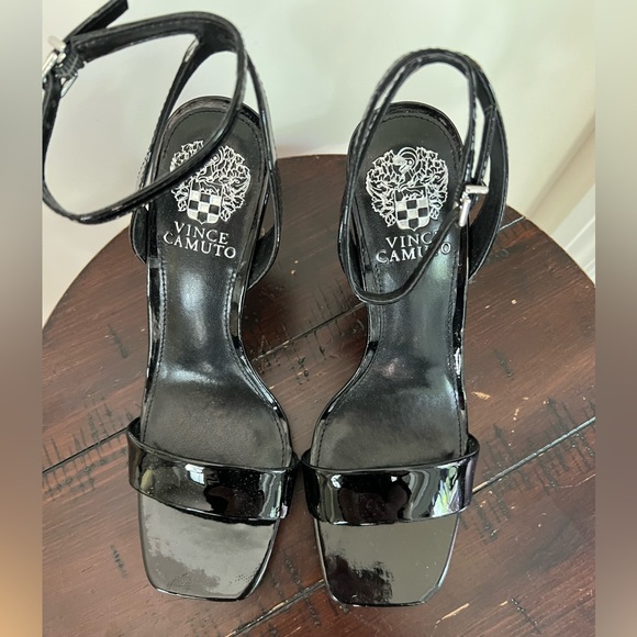 VINCE CAMUTO SANDALS - Picture 10 of 13